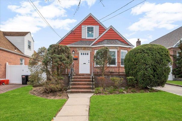Exterior, Facade, Brick Facade, Queen Anne Victorian