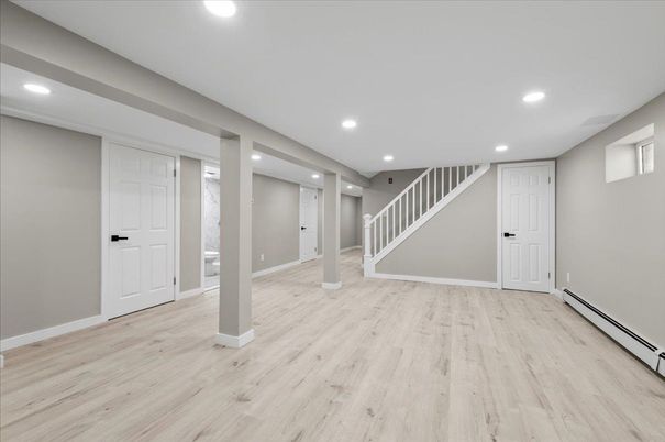 Empty room, Interior, Recessed Lighting, Wood Texture Flooring