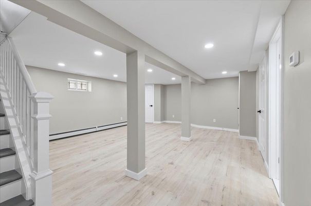 Empty room, Interior, Recessed Lighting, Wood Texture Flooring