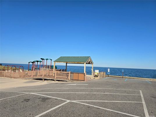 Exterior, Lake