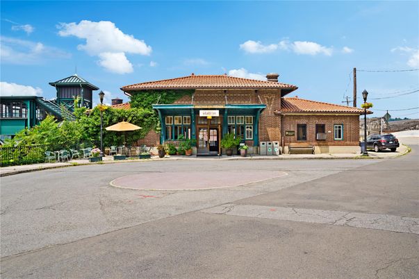 Exterior, Facade, Mediterranean