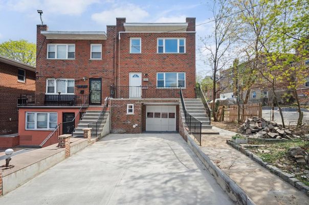 Attached, Exterior, Facade, Brick Facade, Rowhouse