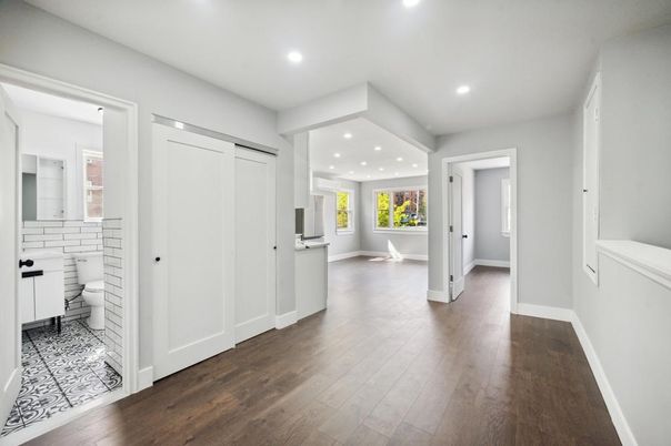 Bathroom, Interior, Recessed Lighting, Wood Texture Flooring