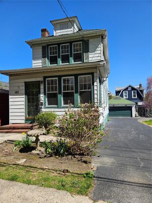 Exterior, Facade, American Foursquare
