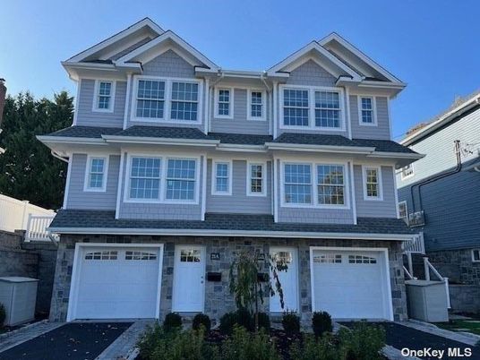 Attached, Exterior, Facade, American Craftsman