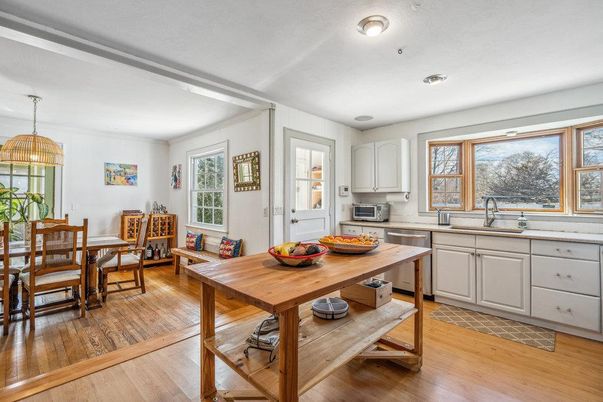 Dining room, Interior, Kitchen, Pendant Lights, Wood Texture Flooring