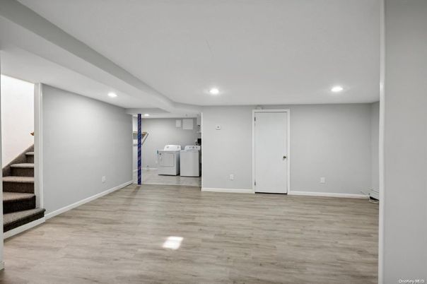 Interior, Recessed Lighting, Washer, Wood Texture Flooring