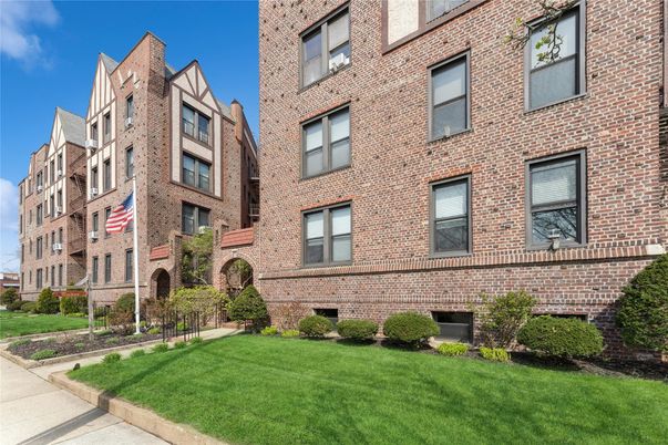 Exterior, Facade, Brick Facade, Rowhouse