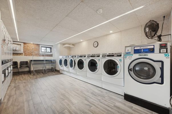 Interior, Recessed Lighting, Washer, Wood Texture Flooring