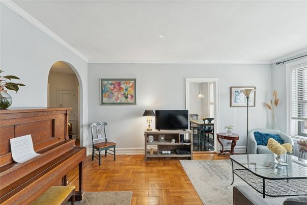 Interior, Living room, Pendant Lights, Piano, Wood Texture Flooring