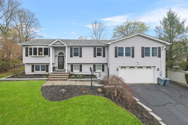 Attached, Exterior, Facade, Raised Ranch