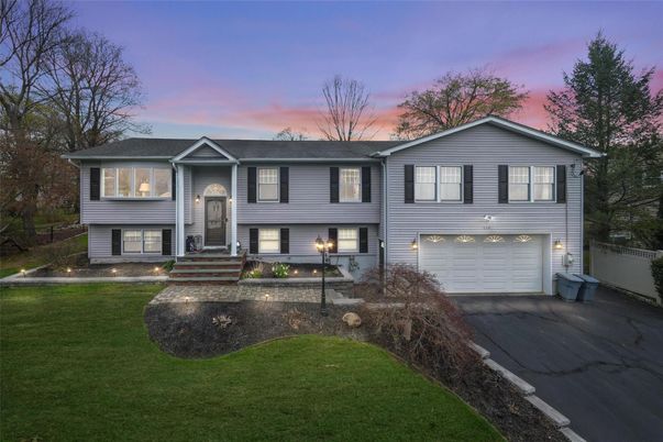 Attached, Exterior, Facade, Raised Ranch