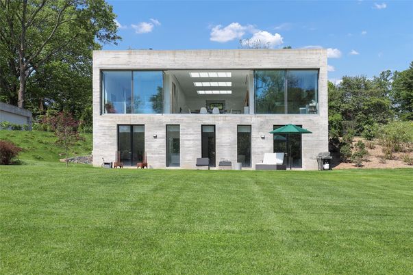 Backyard, Exterior, Facade, Modern