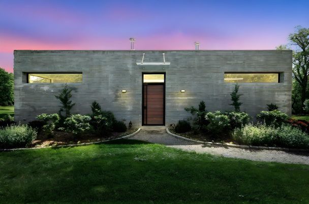 Exterior, Facade, Modern