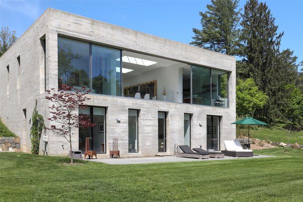 Backyard, Exterior, Facade, Modern