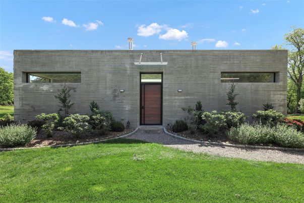 Backyard, Exterior, Facade, Modern