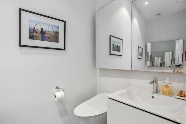 Bathroom, Interior, Recessed Lighting