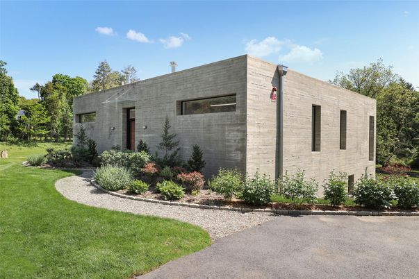Backyard, Exterior, Facade, Modern