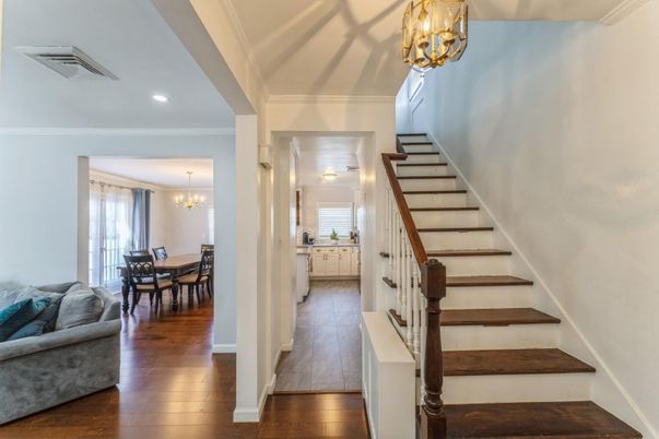 Chandelier, Dining room, Interior, Recessed Lighting, Wood Texture Flooring