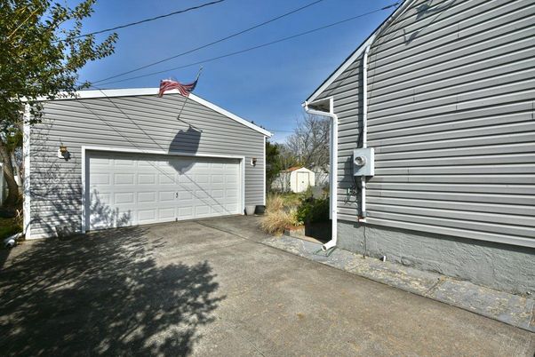 Detached Garage, Exterior