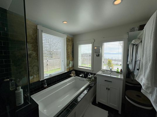 Bathroom, Dual Sink Vanities, Interior, Recessed Lighting