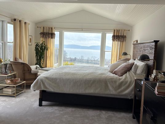 Bedroom, Interior, Water