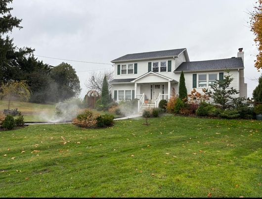 Backyard, Exterior, Facade, Split Level