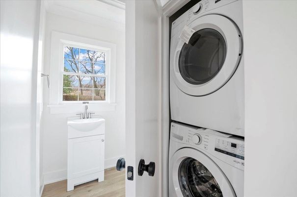 Interior, Utility Closets, Washer, Wood Texture Flooring
