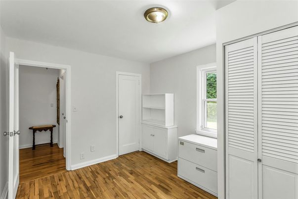 Interior, Washer, Wood Texture Flooring
