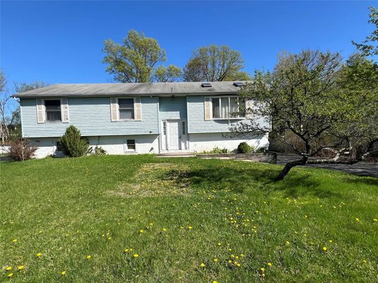 Backyard, Exterior, Facade, Raised Ranch