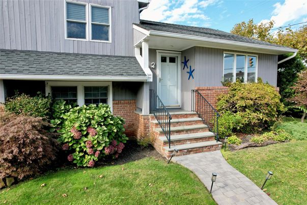 Exterior, Facade, Brick Facade, Raised Ranch