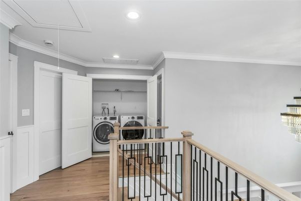 Interior, Recessed Lighting, Washer, Wood Texture Flooring
