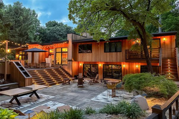 Backyard, Exterior, Facade, Modern