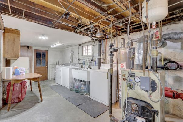 Interior, Washer, Wooden Beams