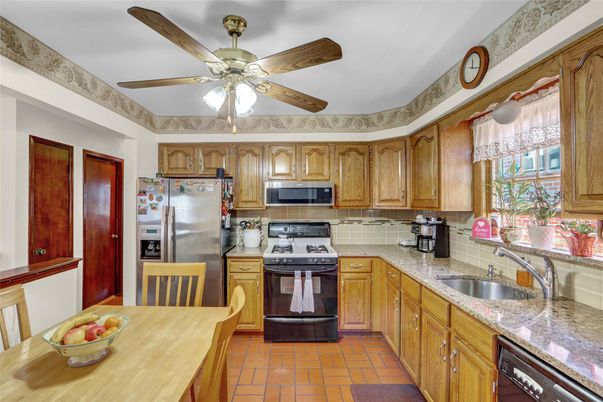 Dining room, Interior, Kitchen, Stainless Steel Appliances