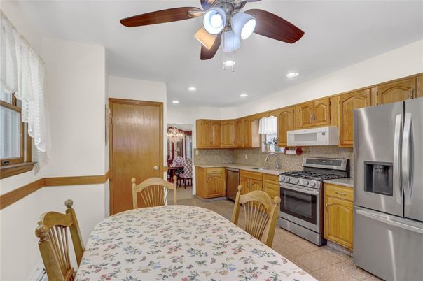 Dining room, Interior, Kitchen, Recessed Lighting, Stainless Steel Appliances