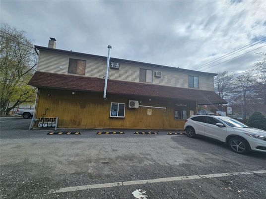 Exterior, Facade, None