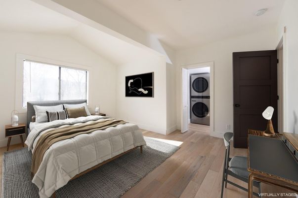 Bedroom, Interior, Washer, Wood Texture Flooring