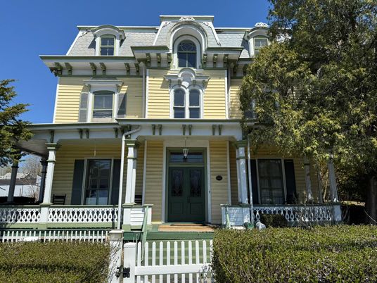 Exterior, Facade, Queen Anne Victorian