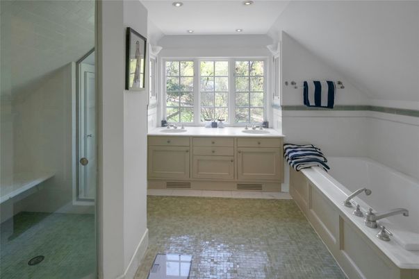 Bathroom, Dual Sink Vanities, Interior, Recessed Lighting