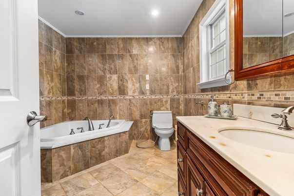 Bathroom, Interior, Recessed Lighting