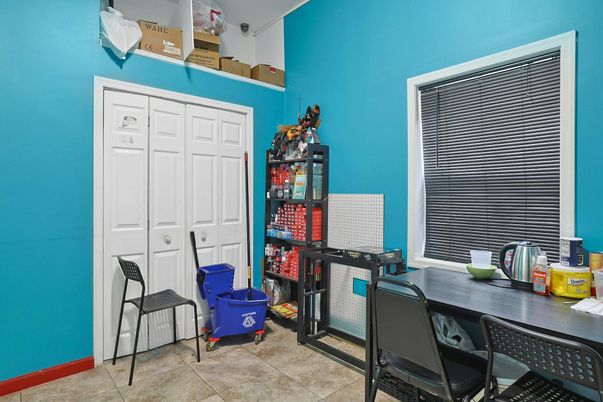 Home Office, Interior