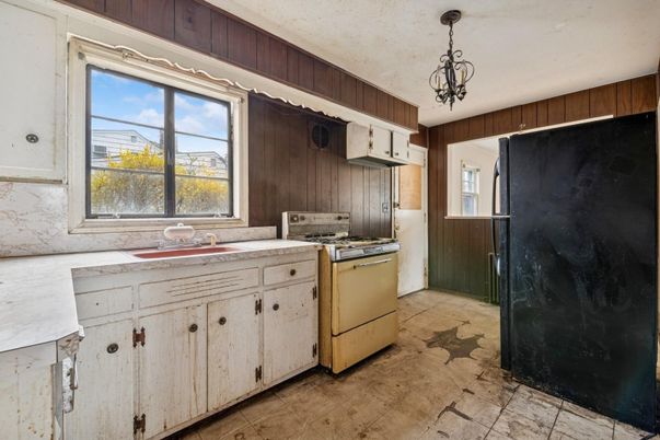 Chandelier, Interior, Kitchen