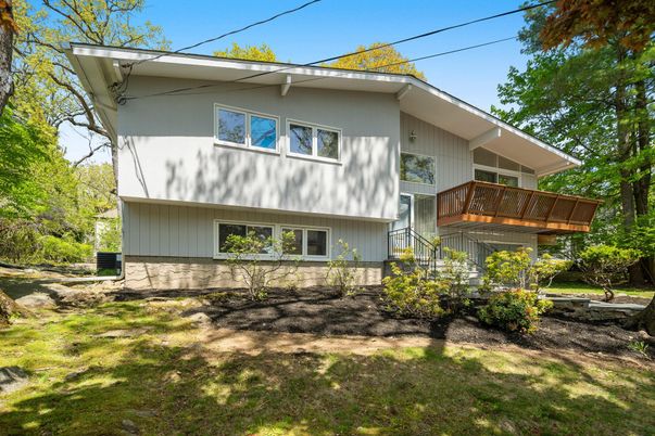 Backyard, Exterior, Facade, Raised Ranch