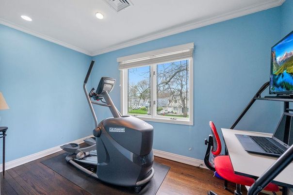 Fitness Equipment, Interior, Recessed Lighting, Wood Texture Flooring