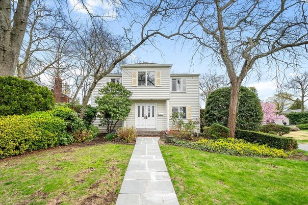 Backyard, Exterior, Facade, American Foursquare
