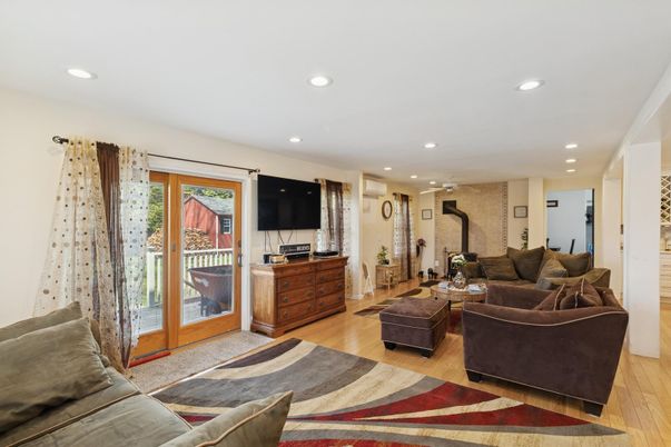 Interior, Living room, Recessed Lighting, Wood Texture Flooring