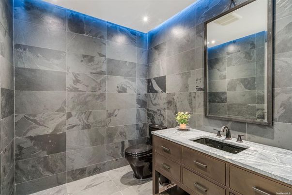 Bathroom, Interior, Recessed Lighting