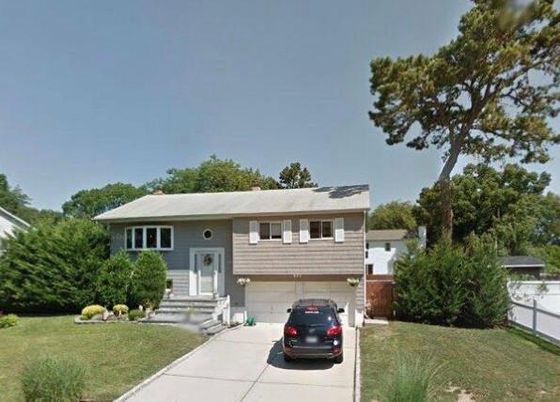 Attached, Exterior, Facade, Raised Ranch