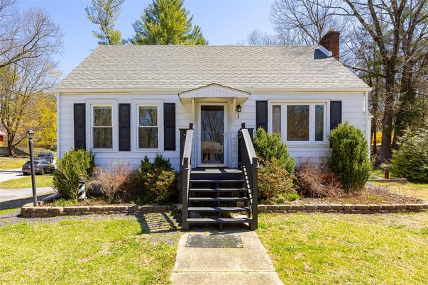Exterior, Facade, Cape Cod